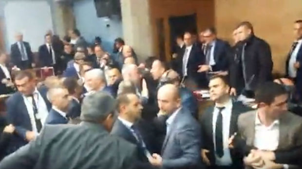Pogledajte snimke incidenta u crnogorskom parlamentu