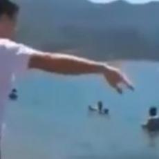 Izlazi iz vode, miči ove stvari! Konobar u Crnoj Gori viče na dete i tera ljude sa plaže, TURISTI BESNI (VIDEO)