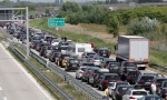 Pojačan saobraćaj na putevima u Srbiji, gužve na graničnim prelazima