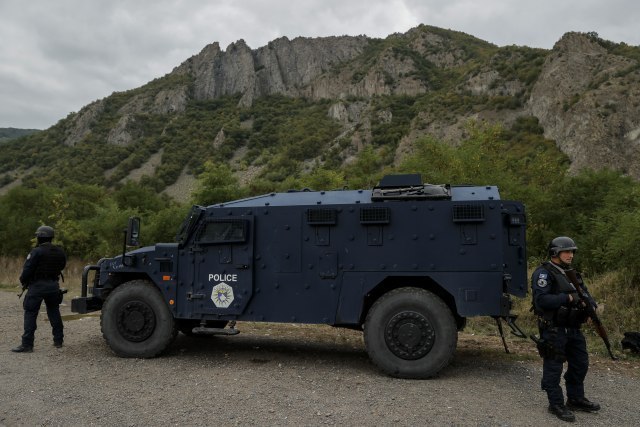 Pojačane snage specijalne policije na putu ka Jarinju: Naređeno podizanje borbene gotovosti