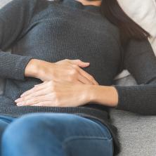 Pojedite ove dve namirnice ako imate POJAČANU ŽELUDAČNU KISELINU - Nikako se ne prihvatajte sode bikarbone, ona ne pomaže