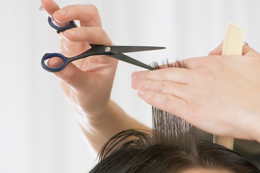 Pokažite frizeru ovaj video: Evo kako da ošišate ispucale krajeve kose a da je ne skratite