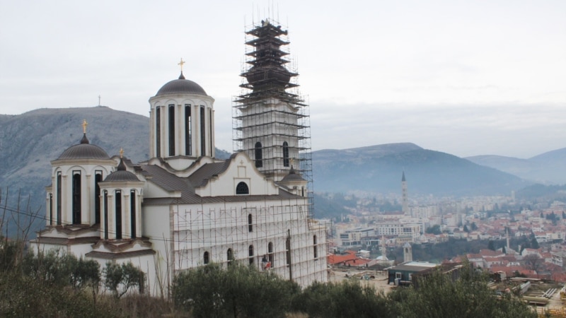 Pokidani kablovi električne energije u Sabornoj crkvi u Mostaru