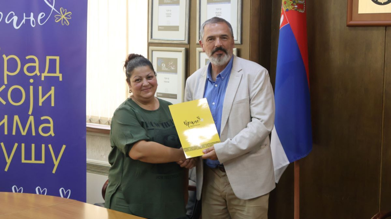Poklon vaučeri za đake prvake romske nacionalne manjine