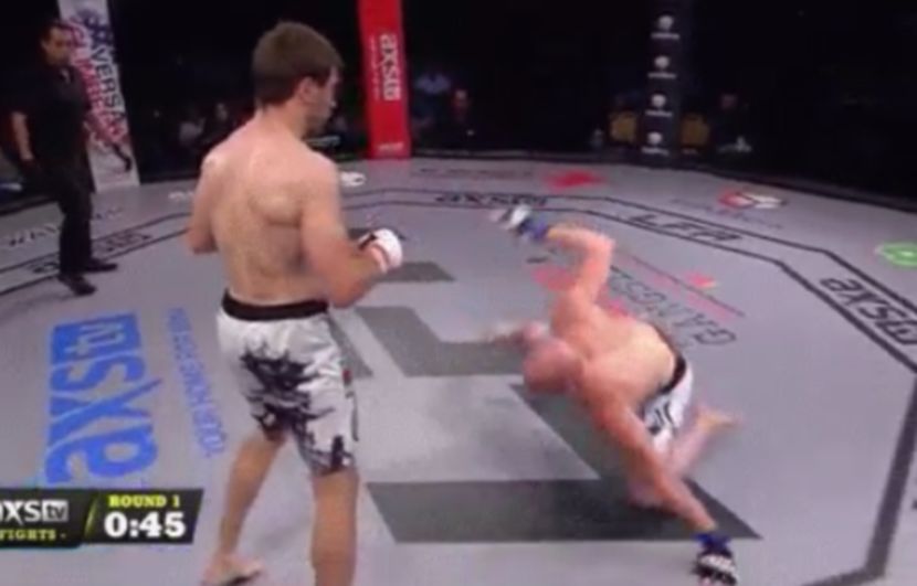 Pokušao je da izvede brutalan MMA udarac, obrukao se kao niko pre, pa popio nokaut! (VIDEO)