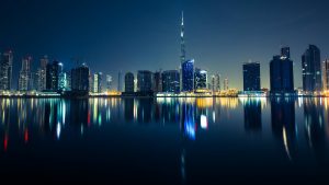 Pola veka Ujedinjenih Arapskih Emirata: Zemlja visokog standarda, nafte i trka kamila