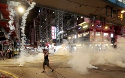 
					Policija Hongkonga uhapsila dva nemačka studenta 
					
									