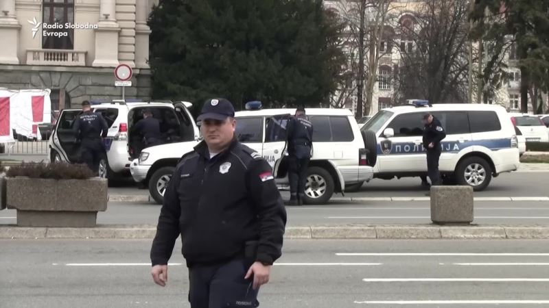 Policija evakuisala parlament Srbije