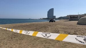 Policija evakuisala plažu u Barseloni posle otkrića stare bombe u moru