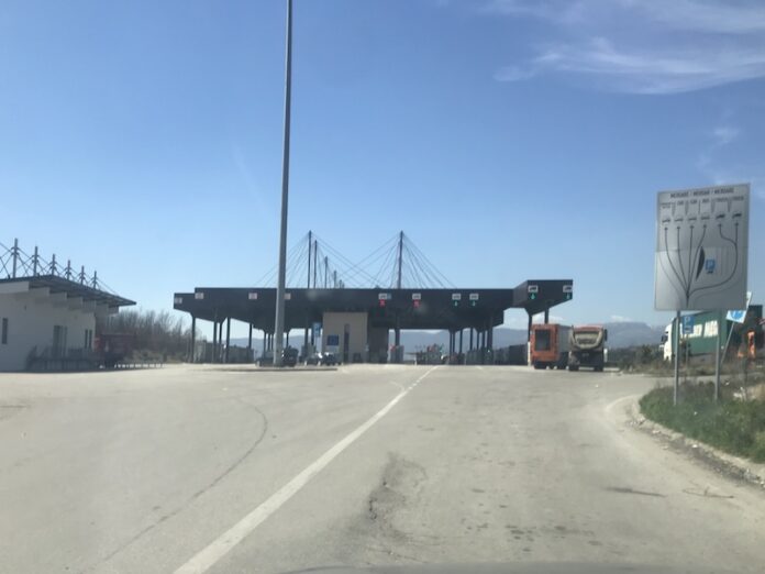 Policija i carina zaplenili 7,3 kg marihuane i 2,3 kg kokaina na prelazu Merdare