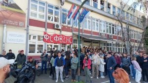 „Policija je izašla iz zgrade fakulteta“: Studenti novosadskog DIF-a poručuju da ostaju u blokadi