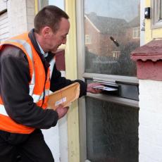 Policija je pronašla 24.000 neposlatih pošiljki u kući bivšeg poštara, a kada je objasnio šta će one tu, SVI SU OSTALI ZATEČENI
