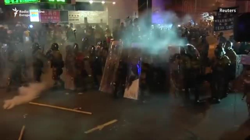 Policija ponovo upotrebila suzavac nad demonstrantima u Hongkongu