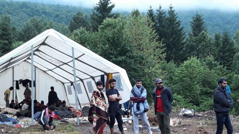 Policija premješta migrante na Vučjak kod Bihaća