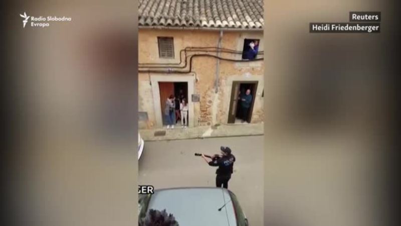 Policija s gitarom u ruci obradovala Špance