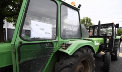 Policija sprečila dolazak poljoprivrednika traktorima iz Stare Pazove pred Skupštinu u Beograd
