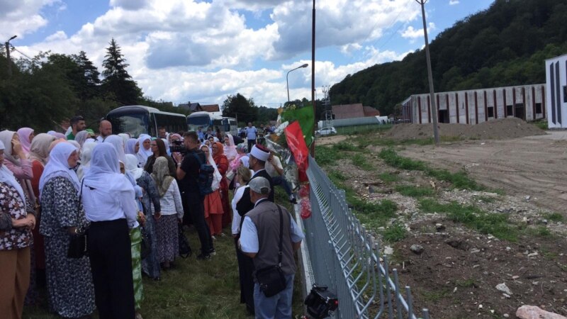 Policija spriječila ulazak porodicama žrtava genocida na mjesto stradanja u Kravicama 