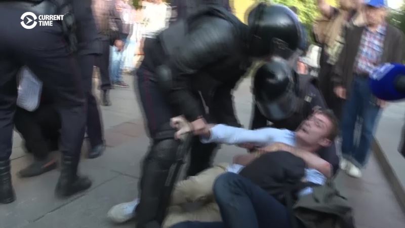 Policija tuče demonstrante u Moskvi