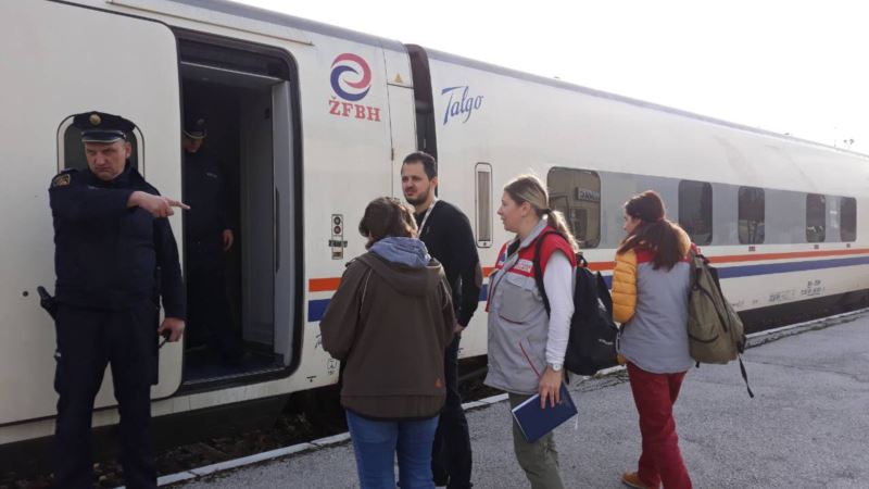 Autobusi sa migrantima iz Bihaća krenuli za centar Ušivak
