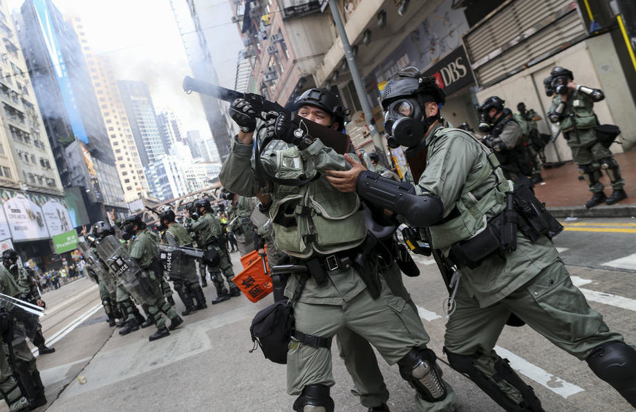 Policija u Hongkongu bacila suzavac na demonstrante