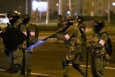 Policija u Minsku upotrebila novu metodu protiv demonstranta VIDEO/FOTO