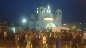 Policija u Podgorici sprečila sukob učesnika auto-kolone i pristalica SPC