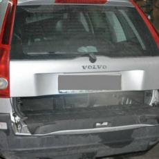 Policija u Vranju zaustavila ovaj automobil, a kad su otvorili zadnji deo morali su da uhapse vozača