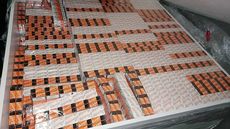 Policija u kombiju pronašla više od četiri hiljade paklica krijumčarenih cigareta
