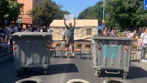 Policija uklonila deo blokada širom Srbije, najavljena nova okupljanja