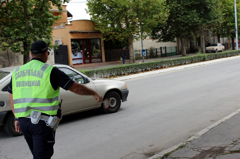 Policija zaustavila auto sa prikolicom na putu za Kraljevo: Zanemeli kada su pogledali unutra!
