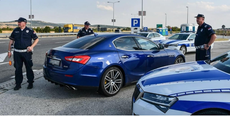 Policijska patrola spasila život muškarcu nakon ujeda zmije