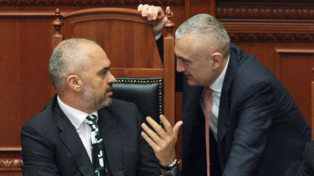 Politički lom u Albaniji, Kosovo između Rame i Mete