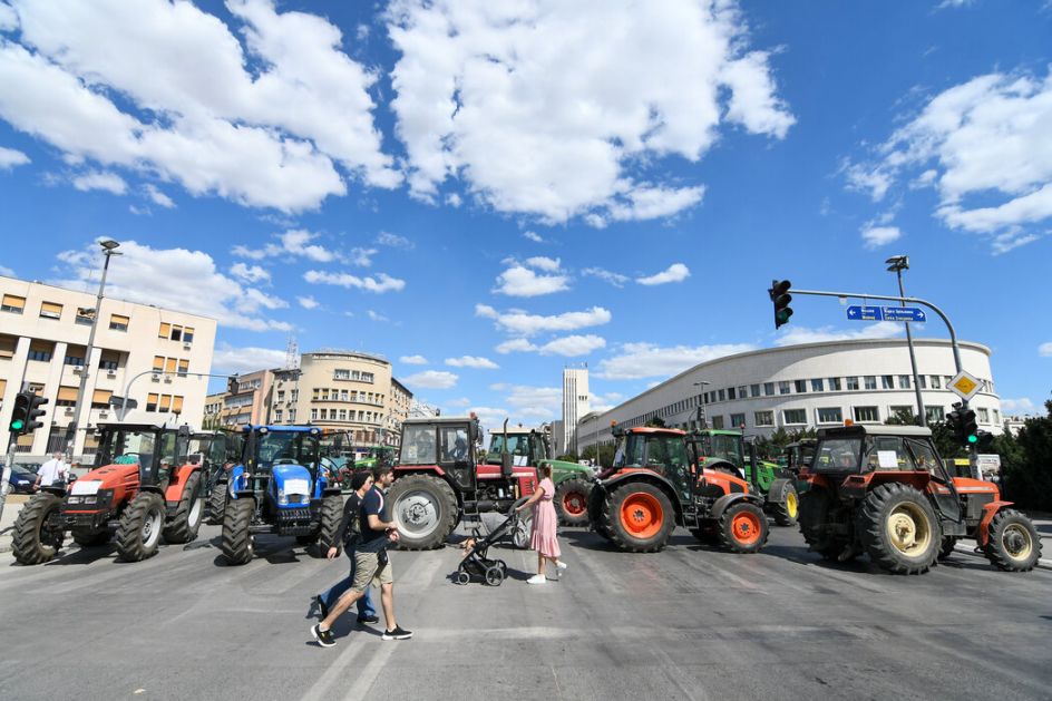Poljoprivrednici u Novom Sadu i Rači Kragujevačkoj nastavili protest; Brnabić činimo sve da pomognemo