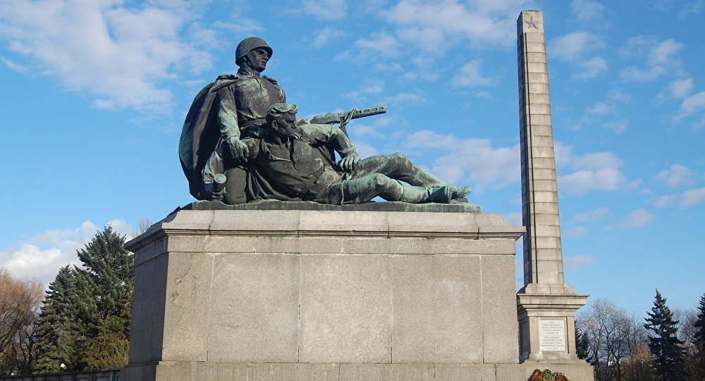 Poljska će ukloniti više od 200 spomenika vojnicima Crvene armije