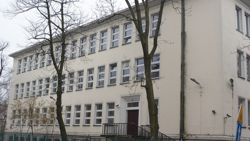 Poljska zaplenila zgradu ruske gimnazije u Varšavi