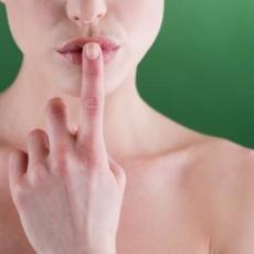 Polutrajna šminka na usnama: Saznajte sve o tretmanu koji je zaludeo žene širom sveta!
