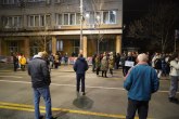 Blokiran centar Beograda: Haos opozicije ispred RIK-a; Pokušavaju da uđu u Skupštinu grada Beograda