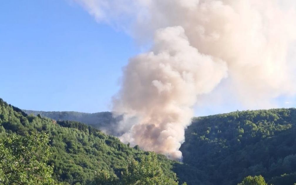 Ponovo gori deponija Golo brdo, gust dim se vidi sa daljine od 30 km