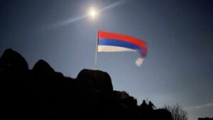 Ponovo skinuta pa postavljena srpska nacionalna zastava na Zvečanskoj tvrđavi