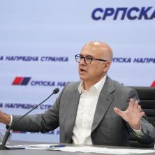Ponovo su se iživljavali na prostorijama Srpske napredne stranke Oglasio se Miloš Vučević: Država će odgovoriti na pokušaje kršenja zakona