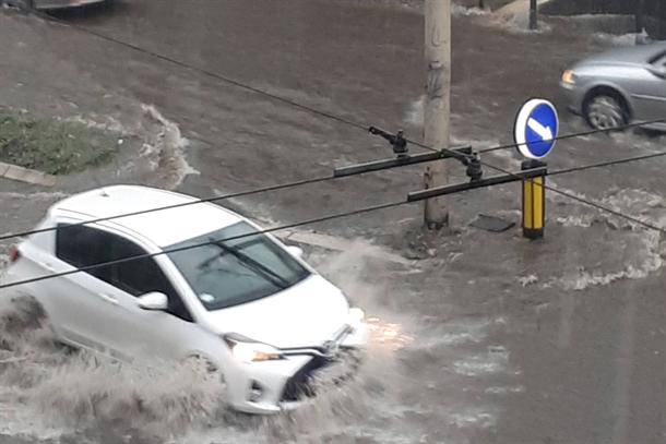 Poplava u Kralja Milana, nema saobraćaja (FOTO)