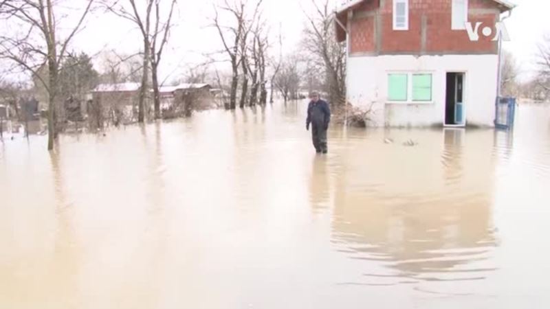 Poplave na Kosovu: Kad bujica istera na ulicu