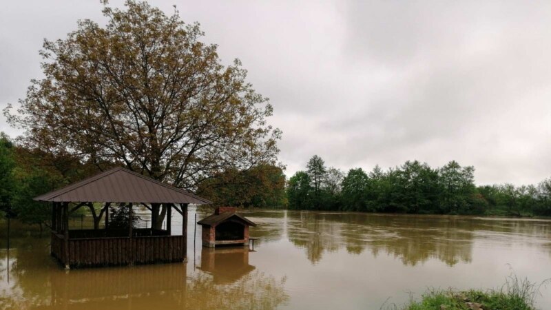 Poplave na zapadu BiH, u Sanskom Mostu proglašeno stanje prirodne nesreće