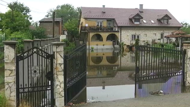Poplavljene kuće, i ulice na levoj obali Dunava, spaseno 80 ljudi