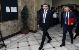 
					Popović (DSS): Srbija je zemlja u kojoj caruju lažne diplome 
					
									