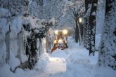Poptuni kolaps: Metar i po snega, zatvoren autoput