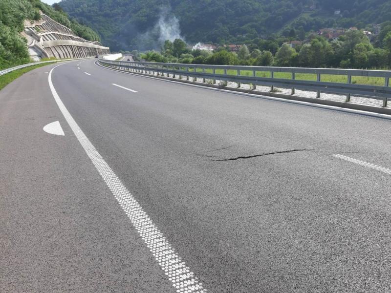 Popucao asfalt na pompezno otvorenom auto-putu kroz Grdeličku klisuru