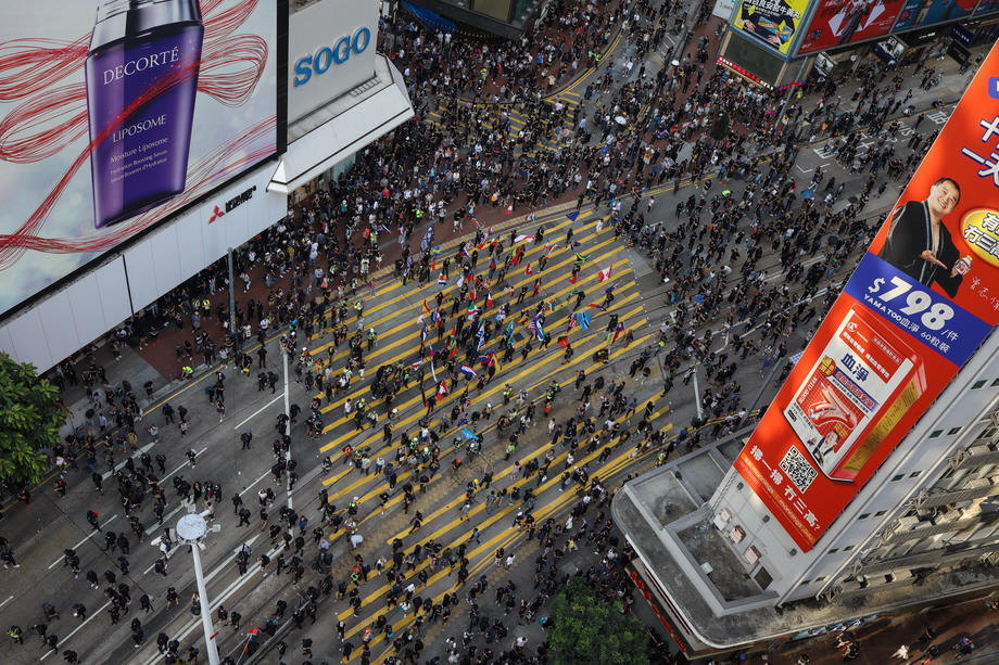 Porast nasilja u Hong Kongu, SAD osudile upotrebu sile