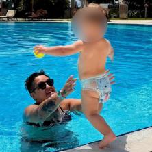 Porastao mali Mario: Zaigrao se sa mamom u bazenu - Marija Šerifović podelila dirljiv trenutak, uživaju u letnjim čarolijama (FOTO)