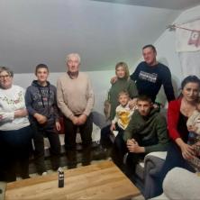 Porodica je stub Srbije, a ljudi su naša snaga Vučić posetio domaćinstvo Šunjarevića i objasnio zašto Srbija ne sme da stane (FOTO)